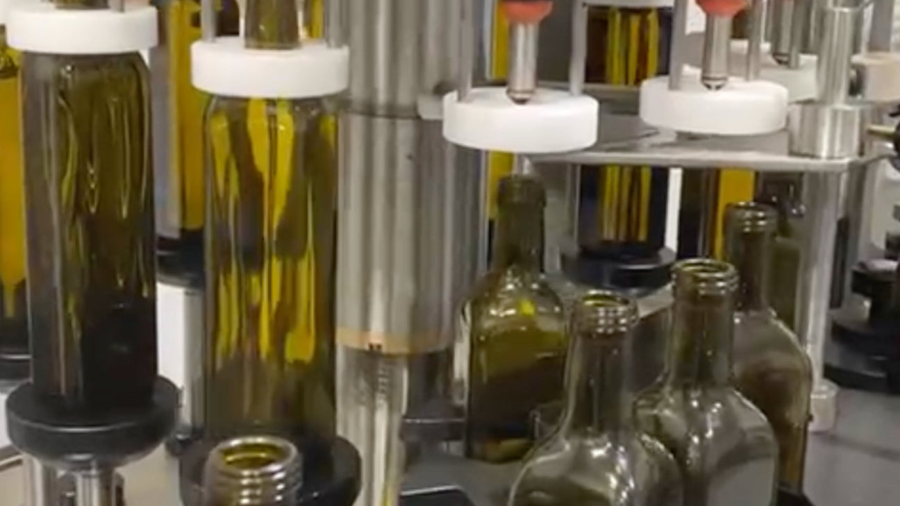 Oil and vinegar liquid filling and bottling equipment for food production